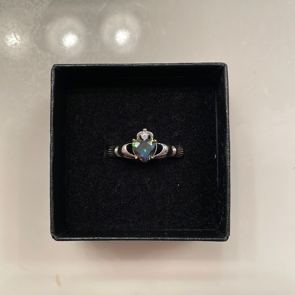 Women’s Claddagh Ring